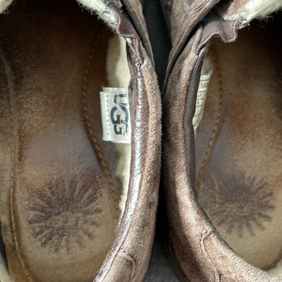 Women’s UGG size 8 slip on shoes. Super comfy with great support! - Picture 4 of 6